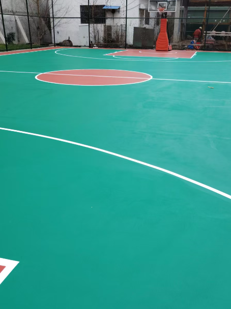 静安 球场长期使用易出现地面开裂